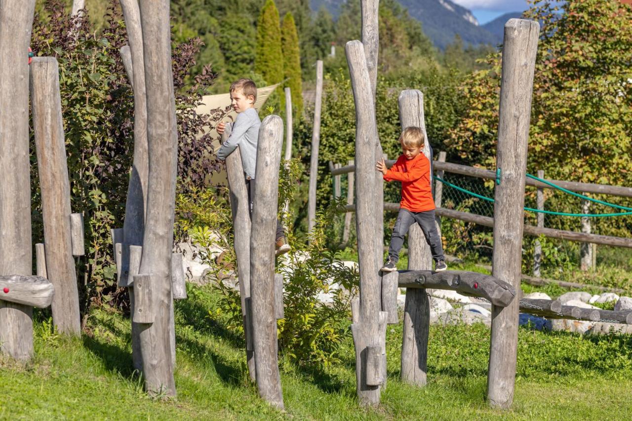 Alpen Adria Hotel & Spa Hermagor-Pressegger See Bagian luar foto