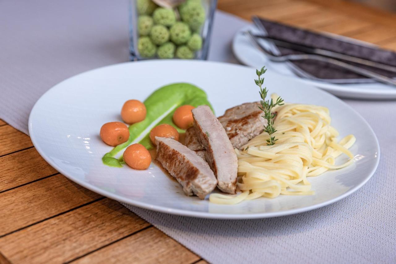 Alpen Adria Hotel & Spa Hermagor-Pressegger See Bagian luar foto
