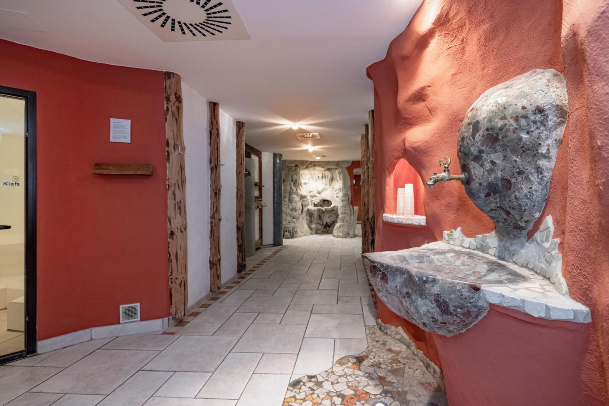 Alpen Adria Hotel & Spa Hermagor-Pressegger See Bagian luar foto